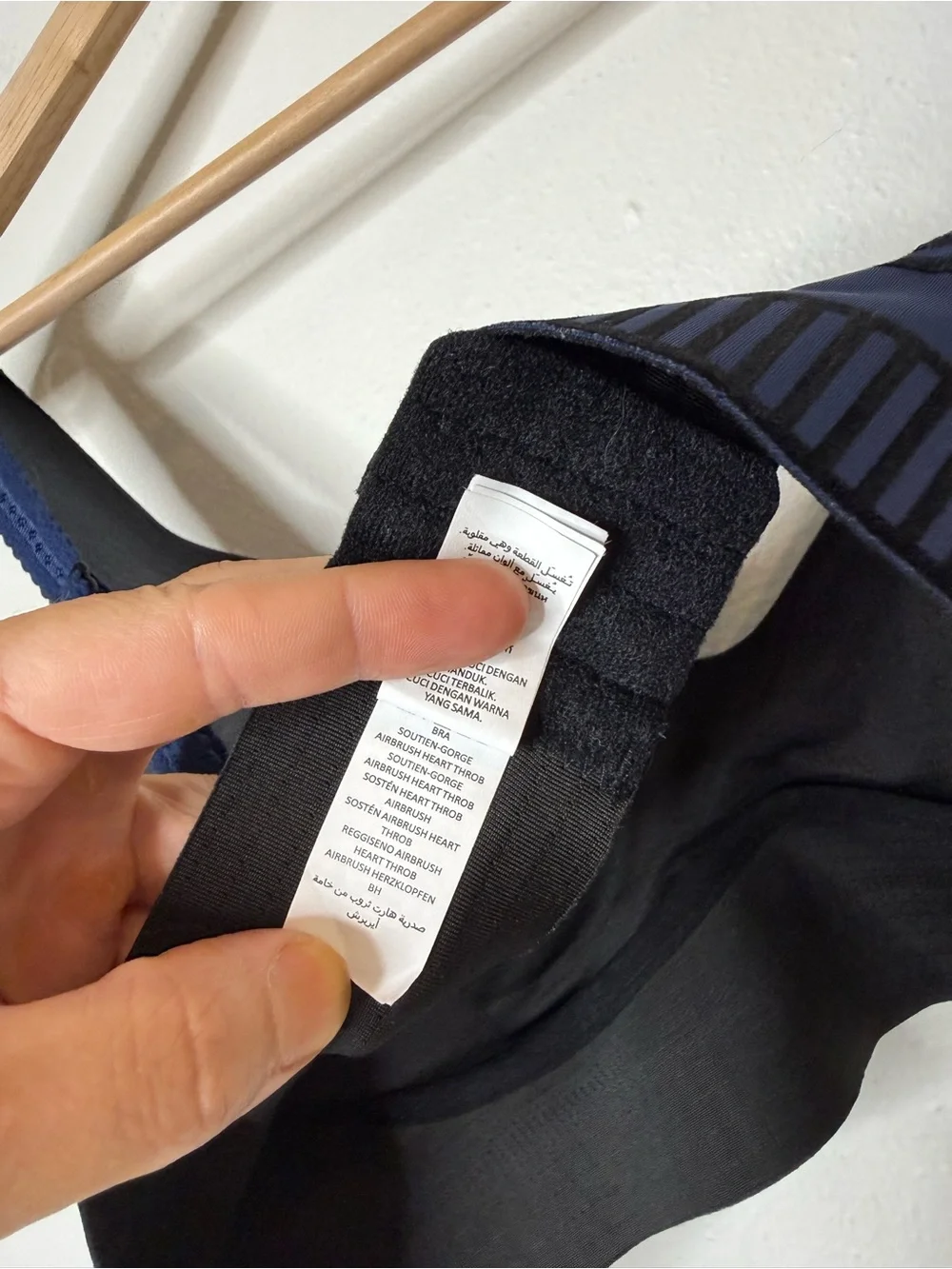 Alo Yoga Line Up Bra in navy size small